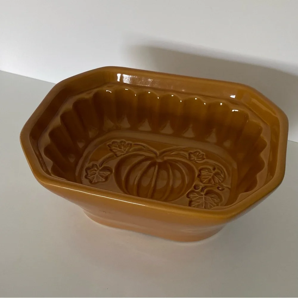Crate & Barrel Pumpkin Mold Bowl Casserole Brown Glazed Ceramic Fall 8.5” X 7”
